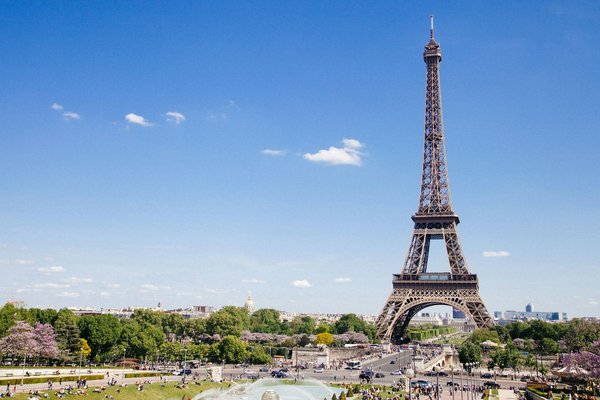 Pourquoi la Tour Eiffel a-t-elle été construite et que représente-t-elle ?